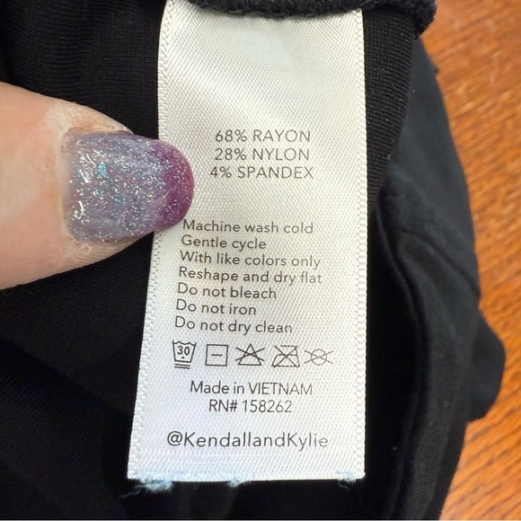 Kendall & Kylie  size Medium Black Leggings with Tapered Fit - Picture 4 of 7